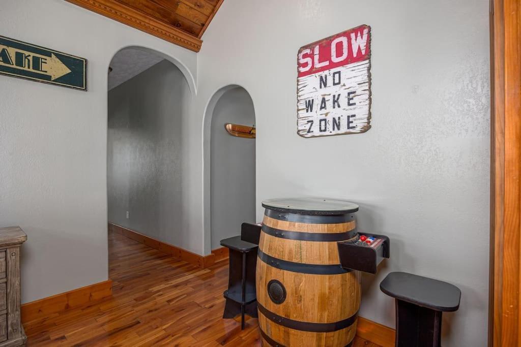 Lakefront With 3 King Beds, Pool Table, Arcade Barrel Dandridge Exterior photo