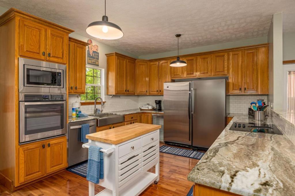 Lakefront With 3 King Beds, Pool Table, Arcade Barrel Dandridge Exterior photo