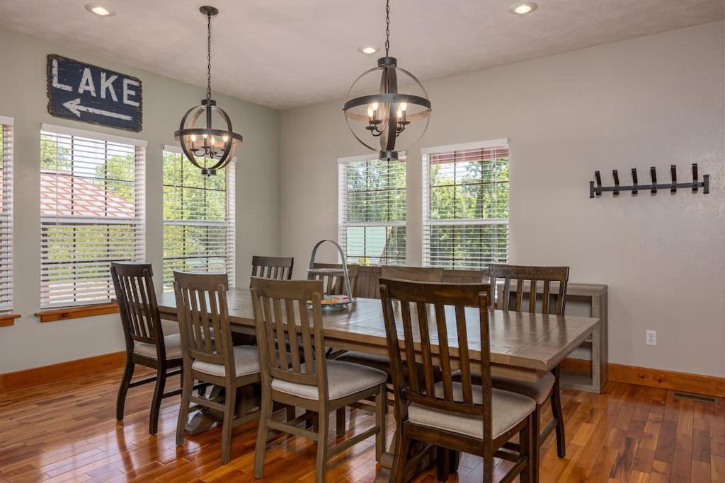 Lakefront With 3 King Beds, Pool Table, Arcade Barrel Dandridge Exterior photo