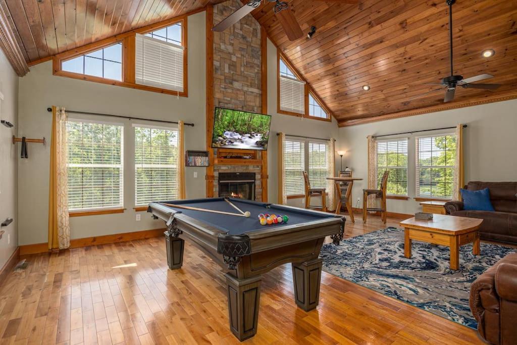 Lakefront With 3 King Beds, Pool Table, Arcade Barrel Dandridge Exterior photo