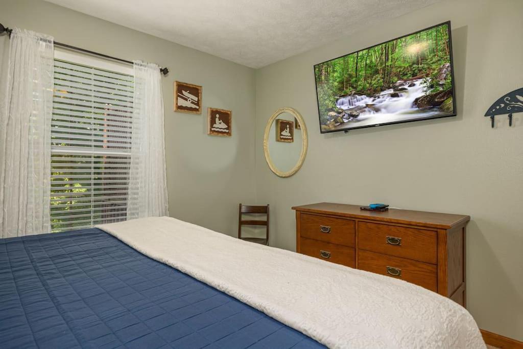 Lakefront With 3 King Beds, Pool Table, Arcade Barrel Dandridge Exterior photo